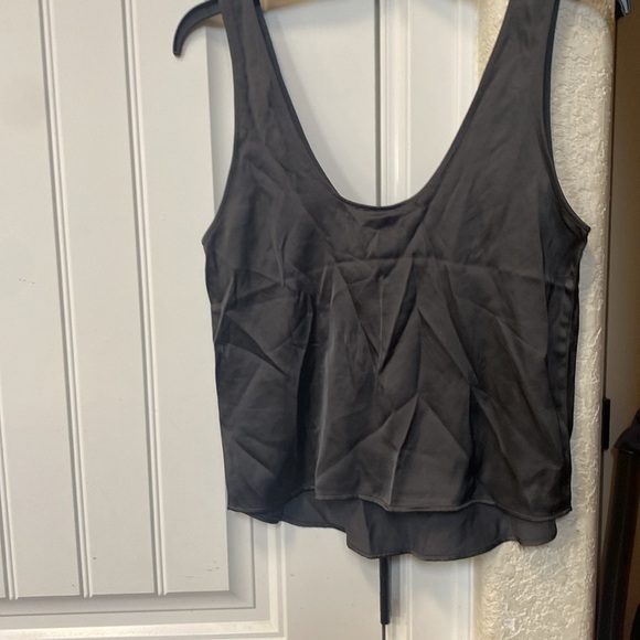 H&M silk like feeling Tank - Picture 2 of 4